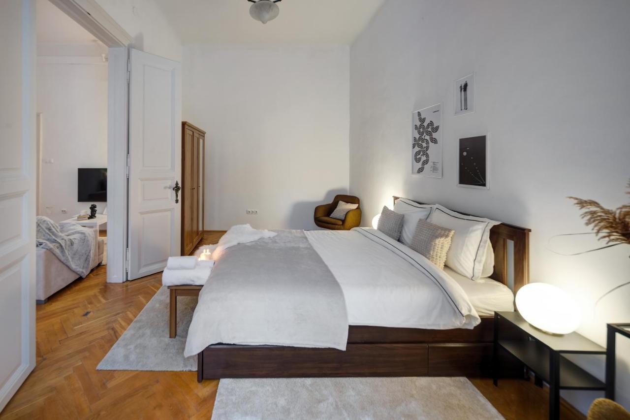 Felsoerdosor Residence Budapest Luaran gambar